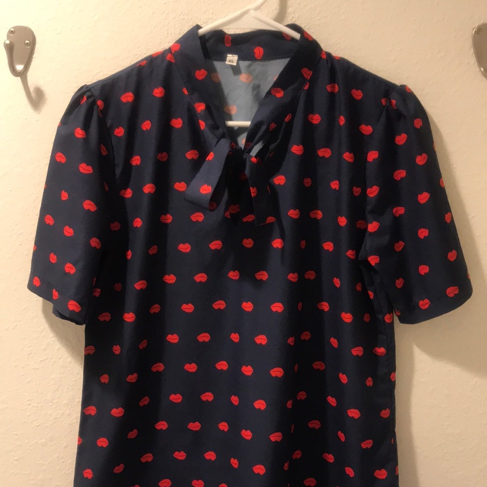 ModCloth short sleeve blouse w/ kisses, front-tie
